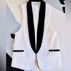 Forever 21 Black and White Sleeveless Blazer